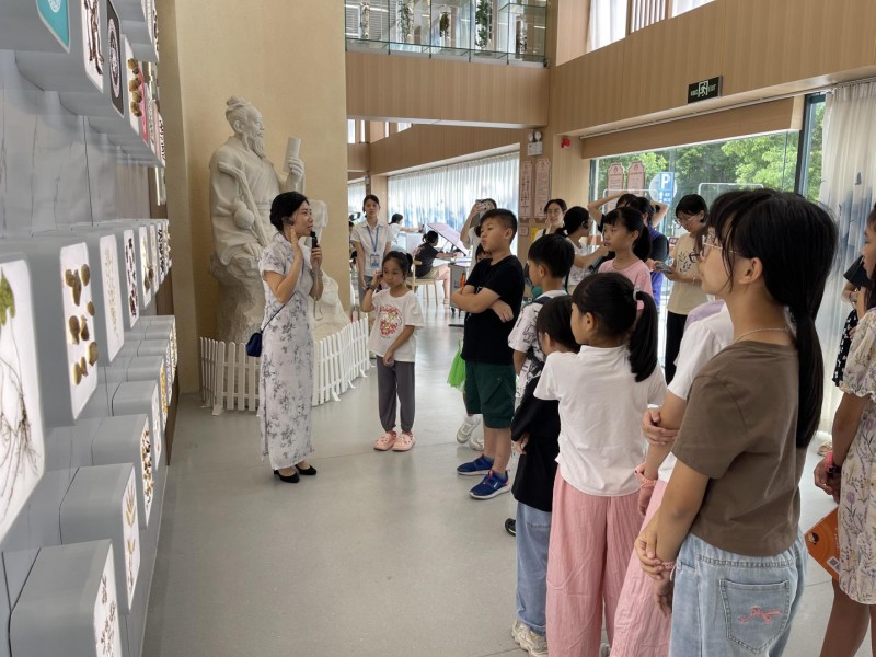 1770560115.jpg 01南海区中医药图书馆(桂城·沁馆站).jpg