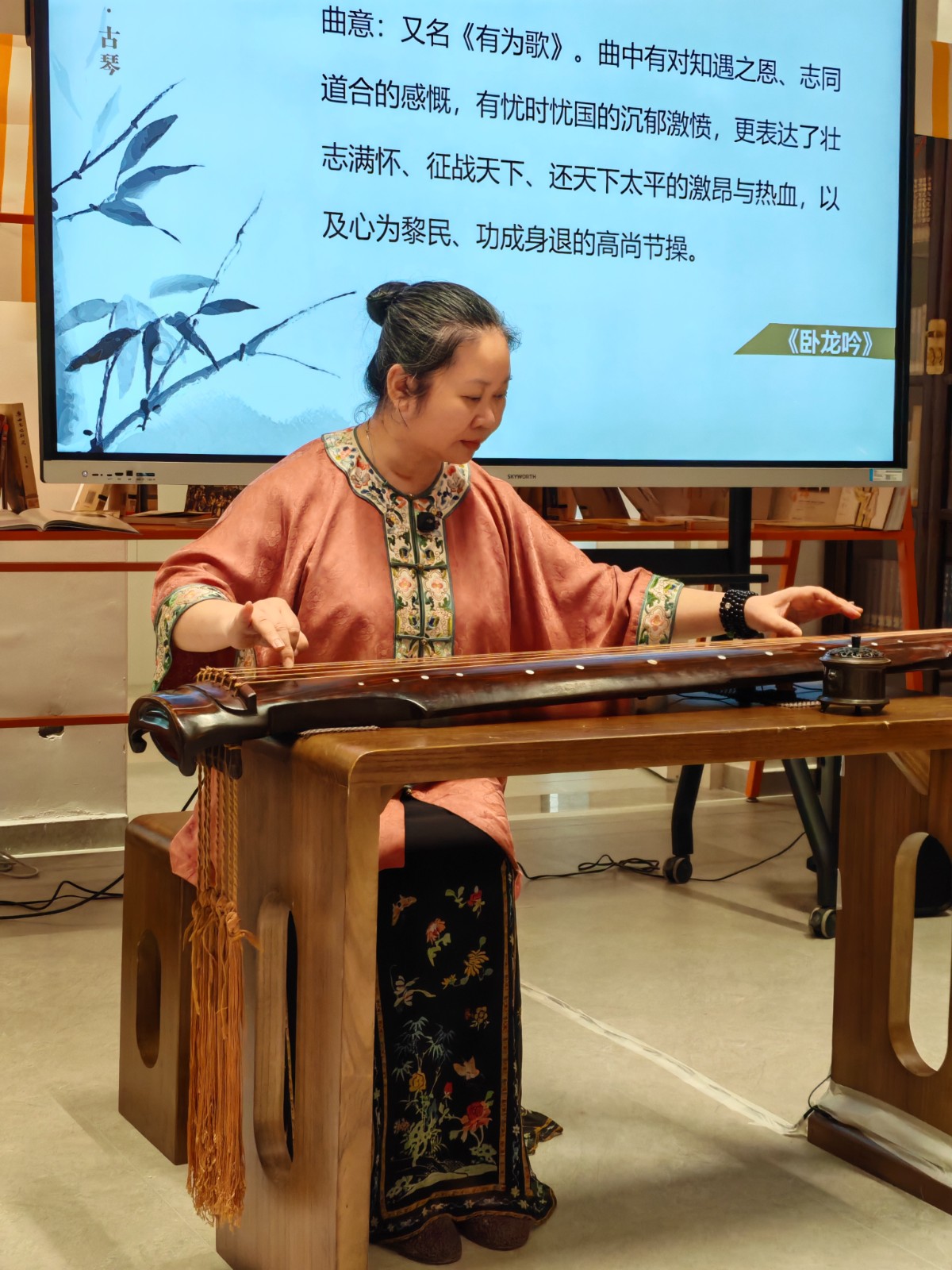 1779674246172816.jpg 宁静老师演奏《卧龙吟》